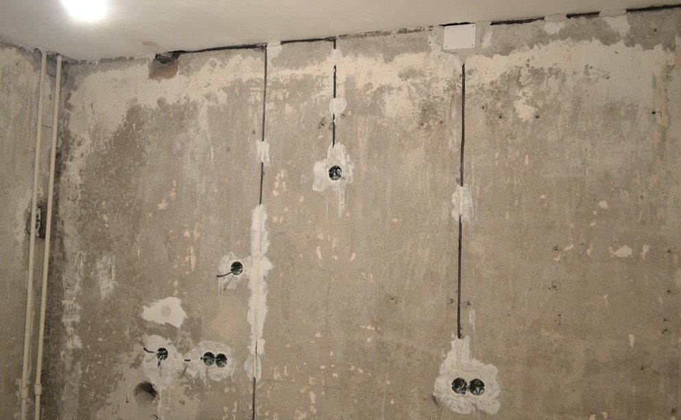 Как правильно штробить стены под проводку?